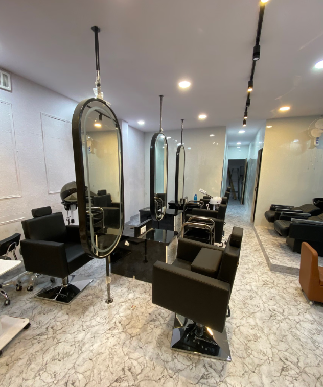 Styling stations and mirrors at Hairways